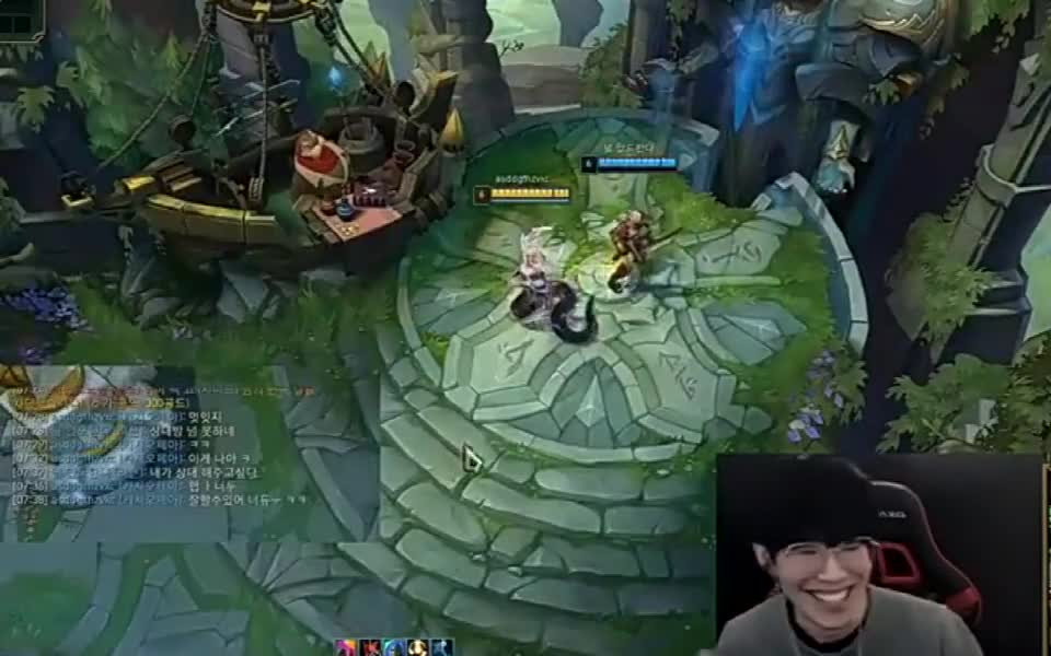 TheShy1打2双鲨，4滴血逃生，直播效果拉满