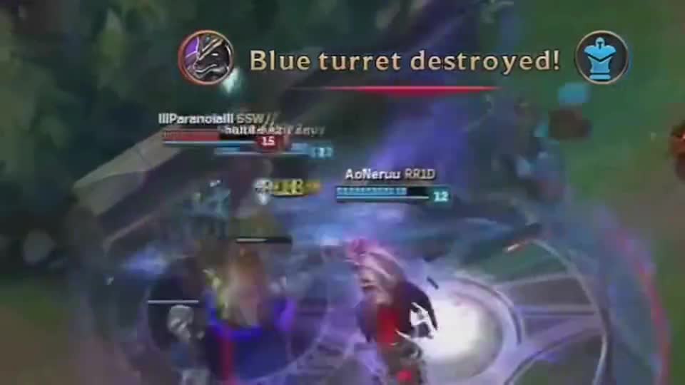 两个队友闪现挡枪，没想到龙龟跑的太快，直接躲开了！