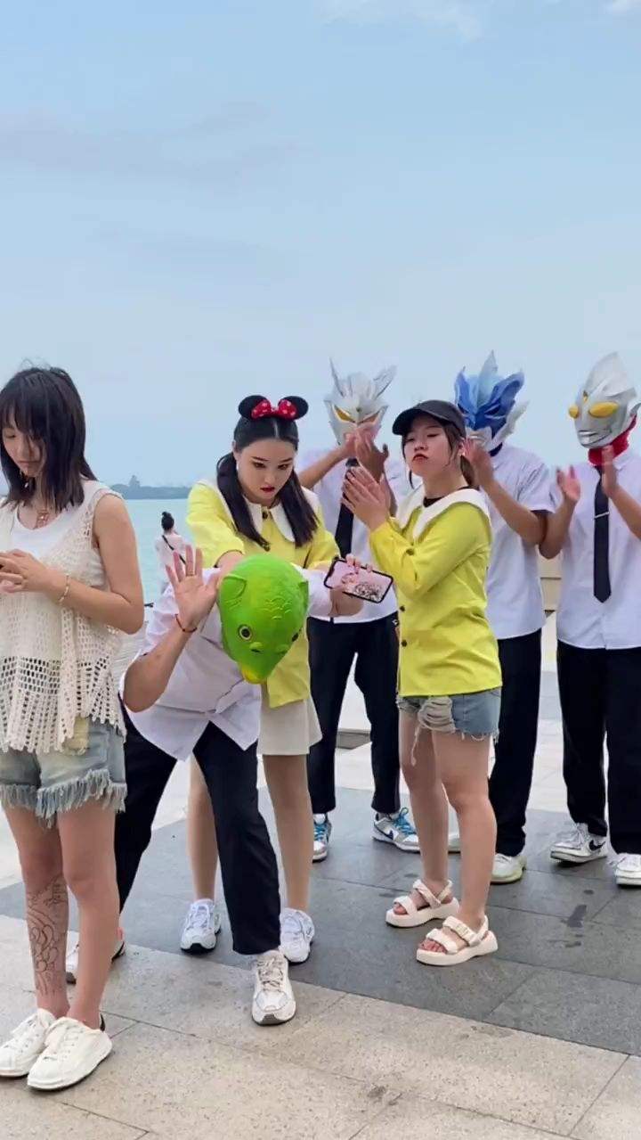 文明排队，从你我做起！