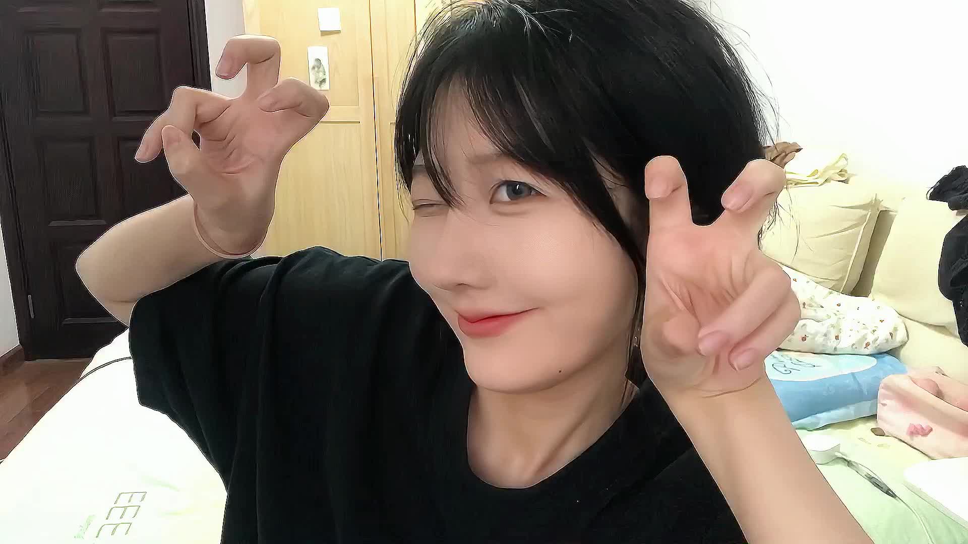 亿点点小日常（o^^o）