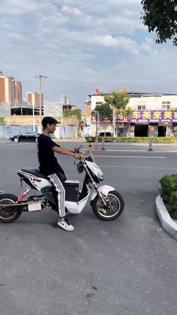 哈哈哈，我可不玩豪华带赛道的控呢，哦对，我还有个842600，不知道能不能买你两大件呢