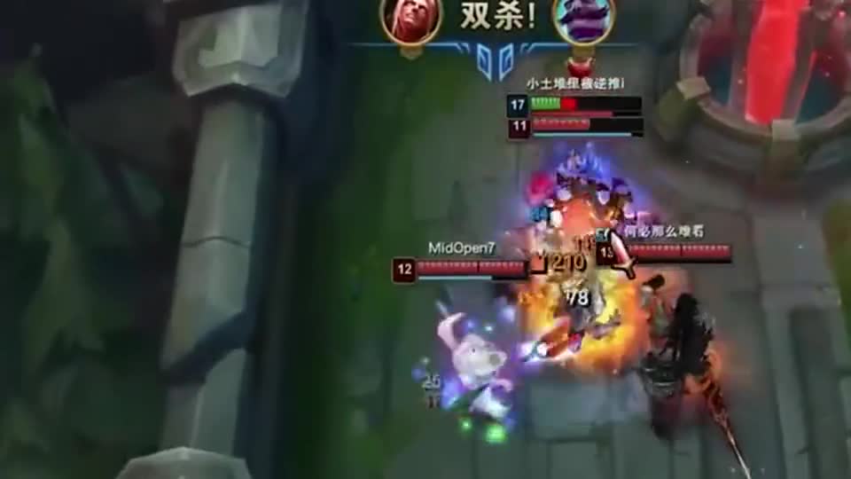 一个吸血鬼冲进人群，任凭你来几个人，一点用没有！