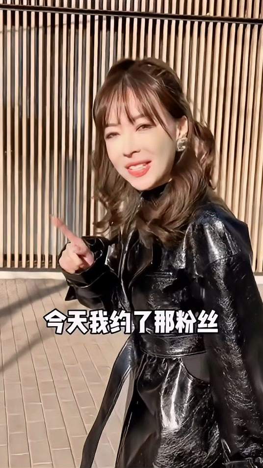 今天和五折买我猴皮肤的粉丝吃个饭