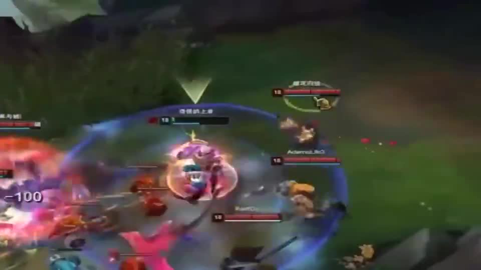 当诺手被牛头撞飞的那一瞬间就知道自己机会来了