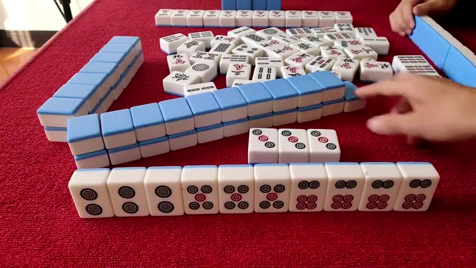 与对家针锋相对抢赢牌机会，最后小哥果然没让人失望