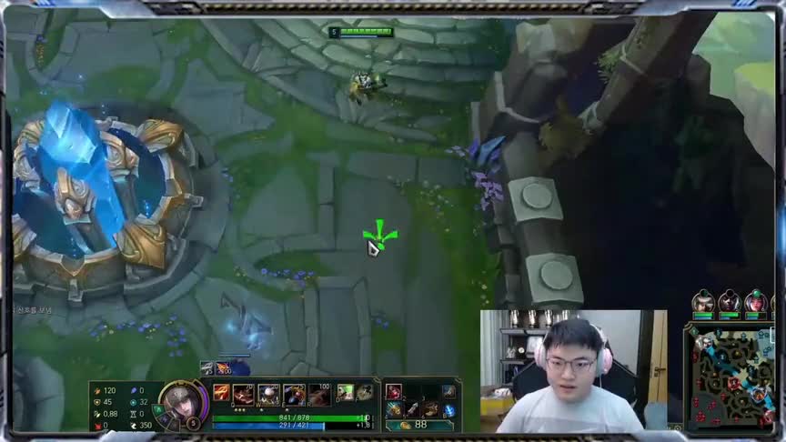 Uzi直播玩女警被抓崩，随后质问拳头设计师：不能双排还咋玩啊