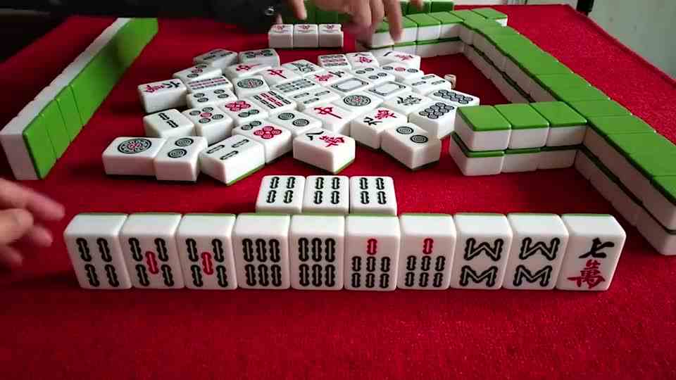 做出清一色碰碰胡，接下来守株待兔，小哥太会玩牌了