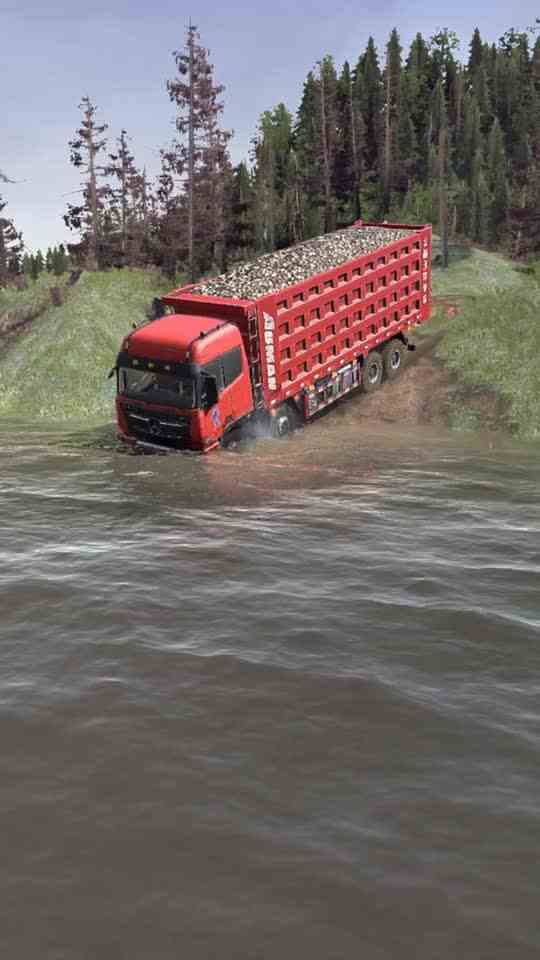 惊险，大货车冒险过河，幸好开过去了
