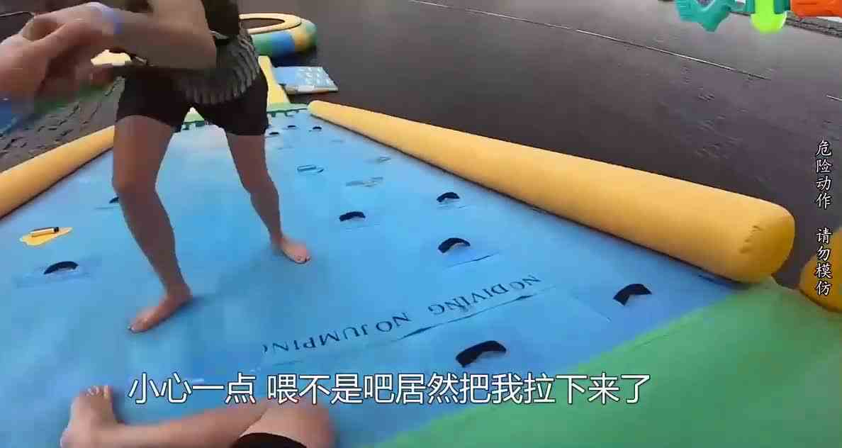 当你进入水枪吃鸡模式？第一视角带你躺鸡，成功晋级王牌！搞笑！