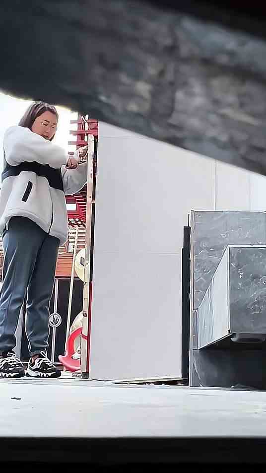 媳妇居然把我的秘密基地断电了，于是我只能带着佩奇离家出走了！