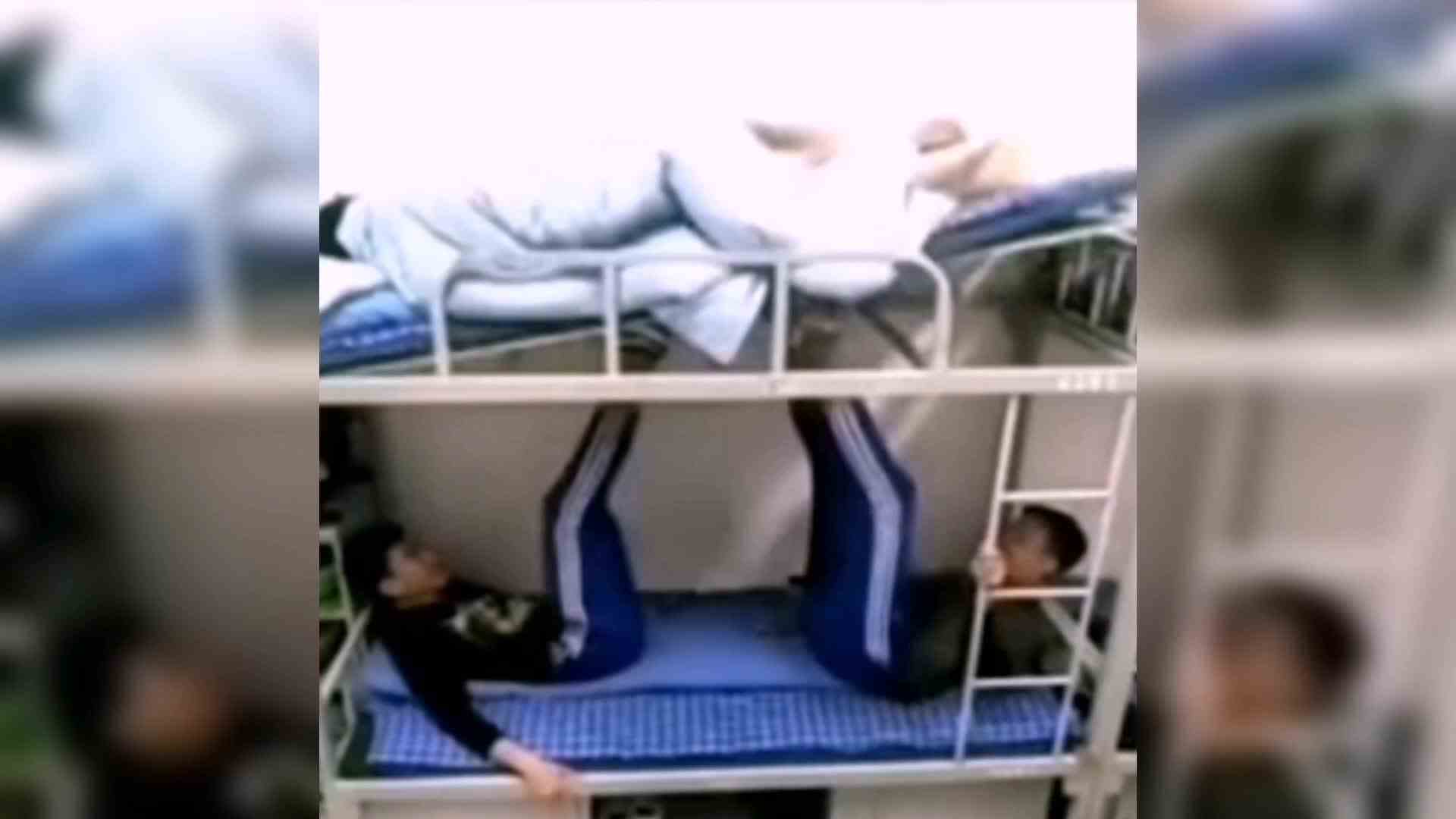 宿舍离谱行为大赏，把无人机当风扇，把抱枕当舞狮