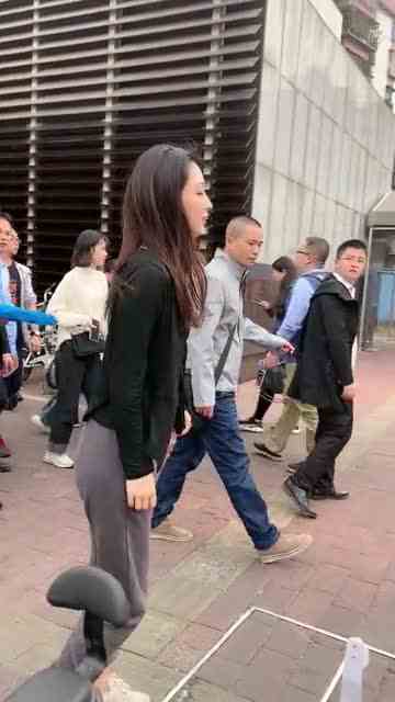 后面老六，你什么眼神