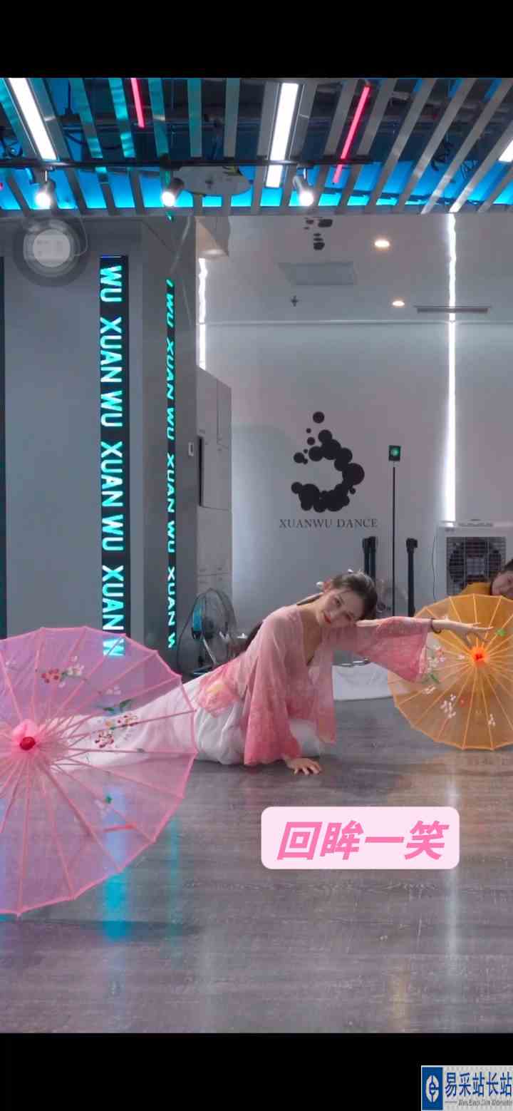  #国庆七天乐 阴雨连绵的第三天，躺被窝里复盘一下上次视频里那些“细腻”的“表演”情节哈哈哈哈哈哈 老师看了要气的翻白眼了，这学生不是我教的但是有一说一，我努力看镜头了呀！