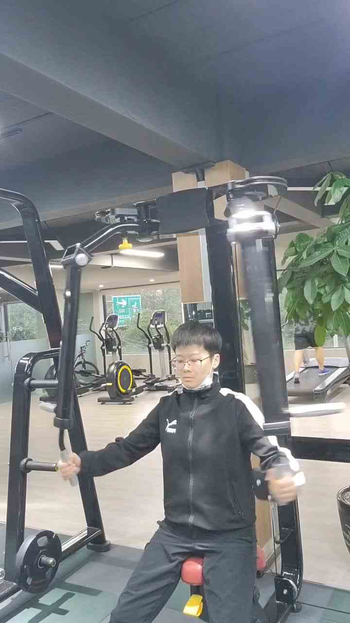 又是夹胸的一天！