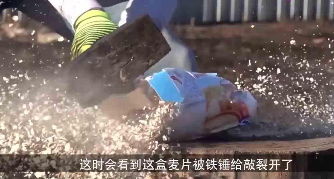 将铁锤对准橙子，你猜橙子会被敲裂开吗？铁锤：别小看我了！