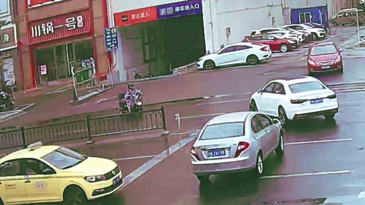 一个任意拐一个疏忽观察，这结局两败俱伤！
