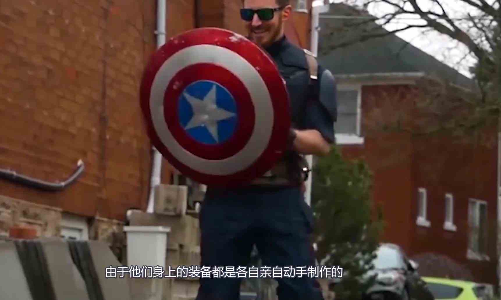 现实版“钢铁侠”打“美国队长”，你猜谁会赢？