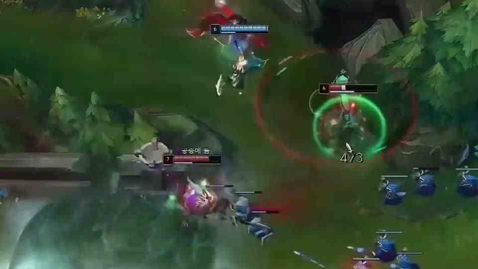 锤石卡视野勾到Uzi，乌兹卢锡安连躲技能被迫极限双杀！