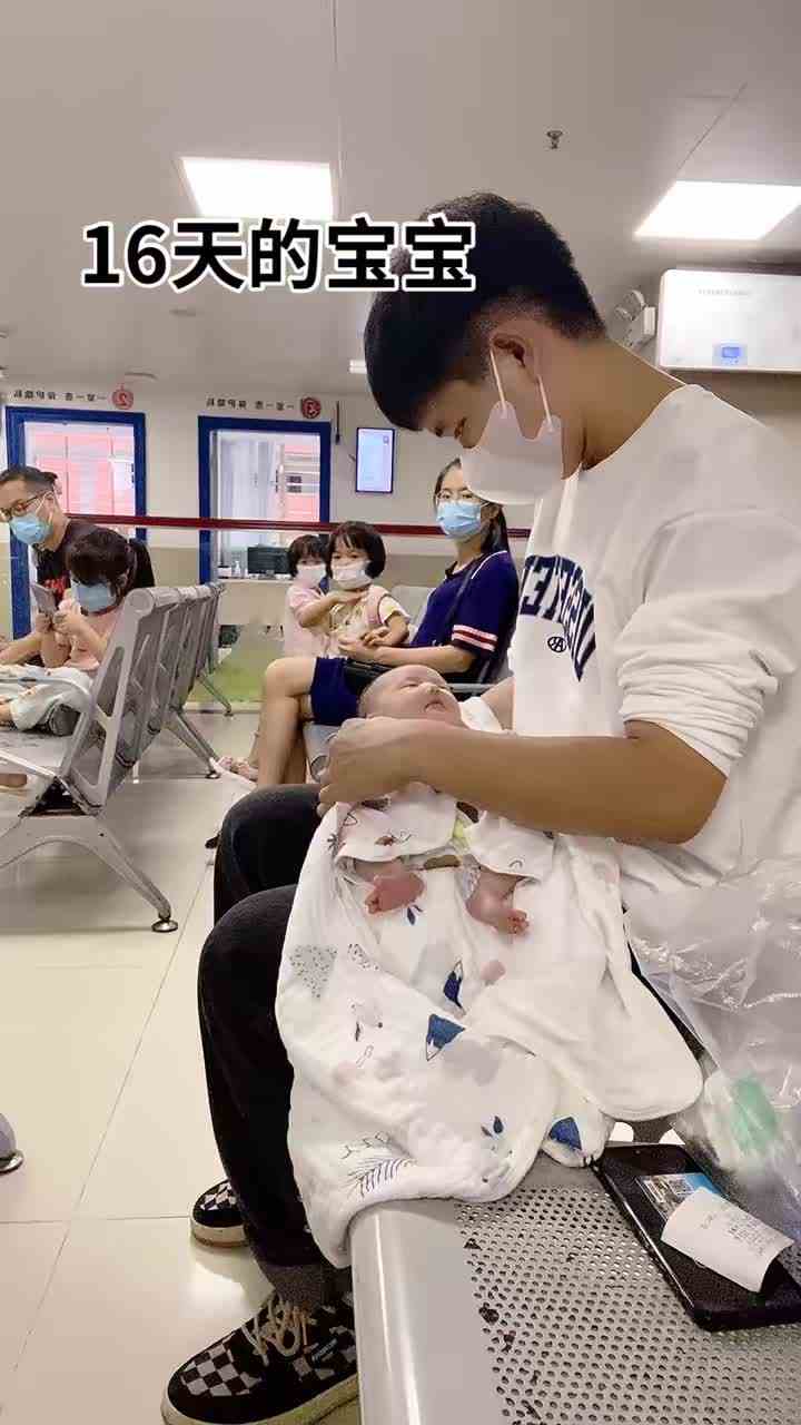 还没睡醒  排队三个小时了