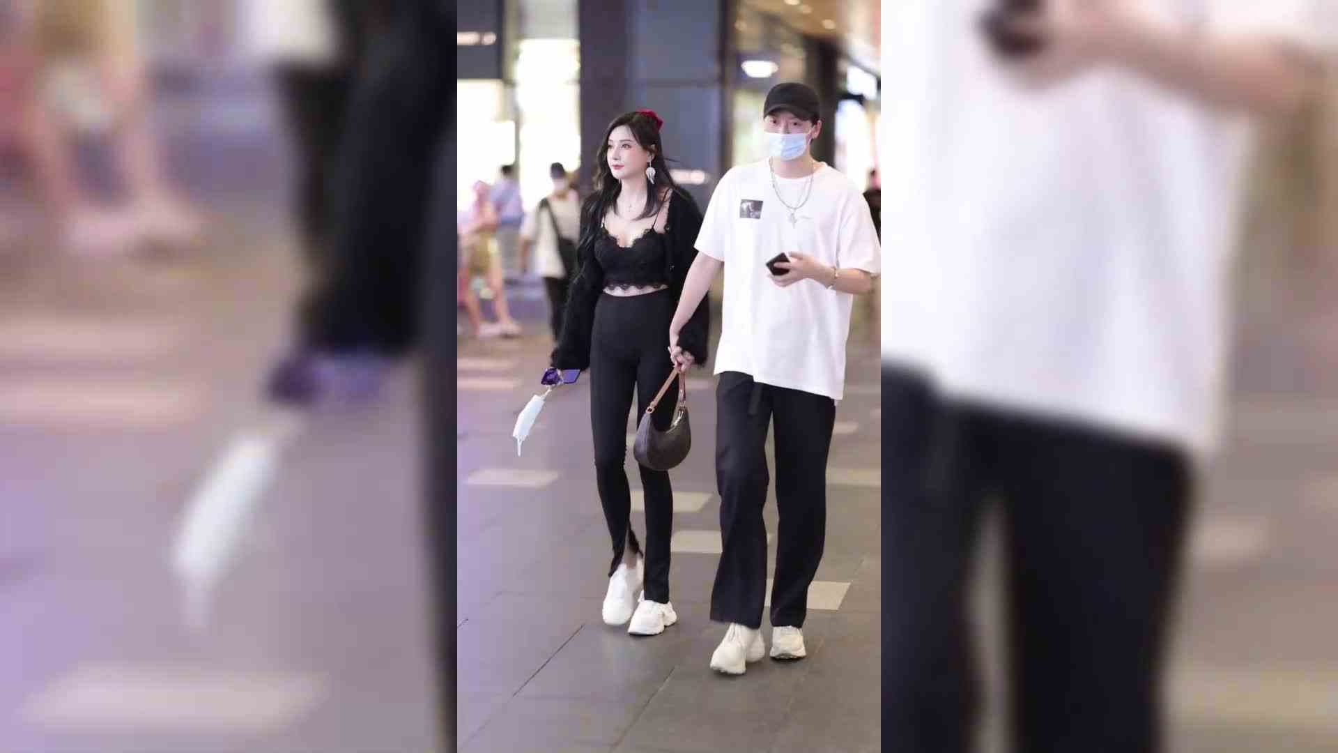 这十指紧扣的模样又该羡慕了吧？