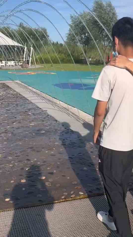 玩的就是心跳，网友：我这速度肯定被淋湿了
