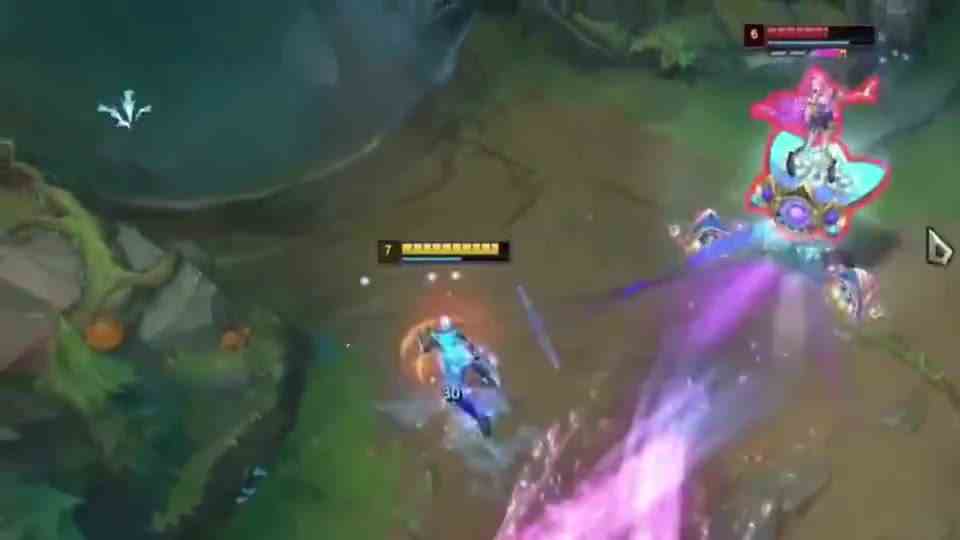 下路艾希细节走位拉扯，拉克丝和辅助被活活秀死！