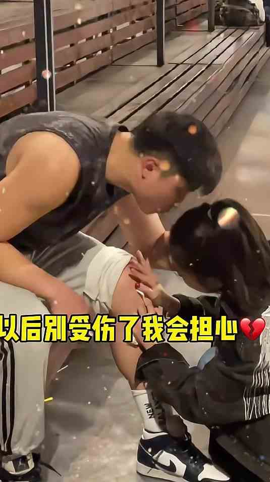 前五分钟还在和我冷战 听说我受伤了就立马过来找我
