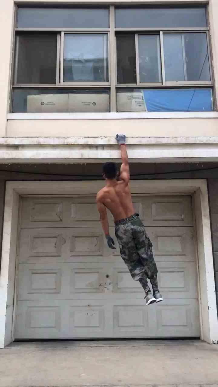 趁空气不注意踩着就上去了