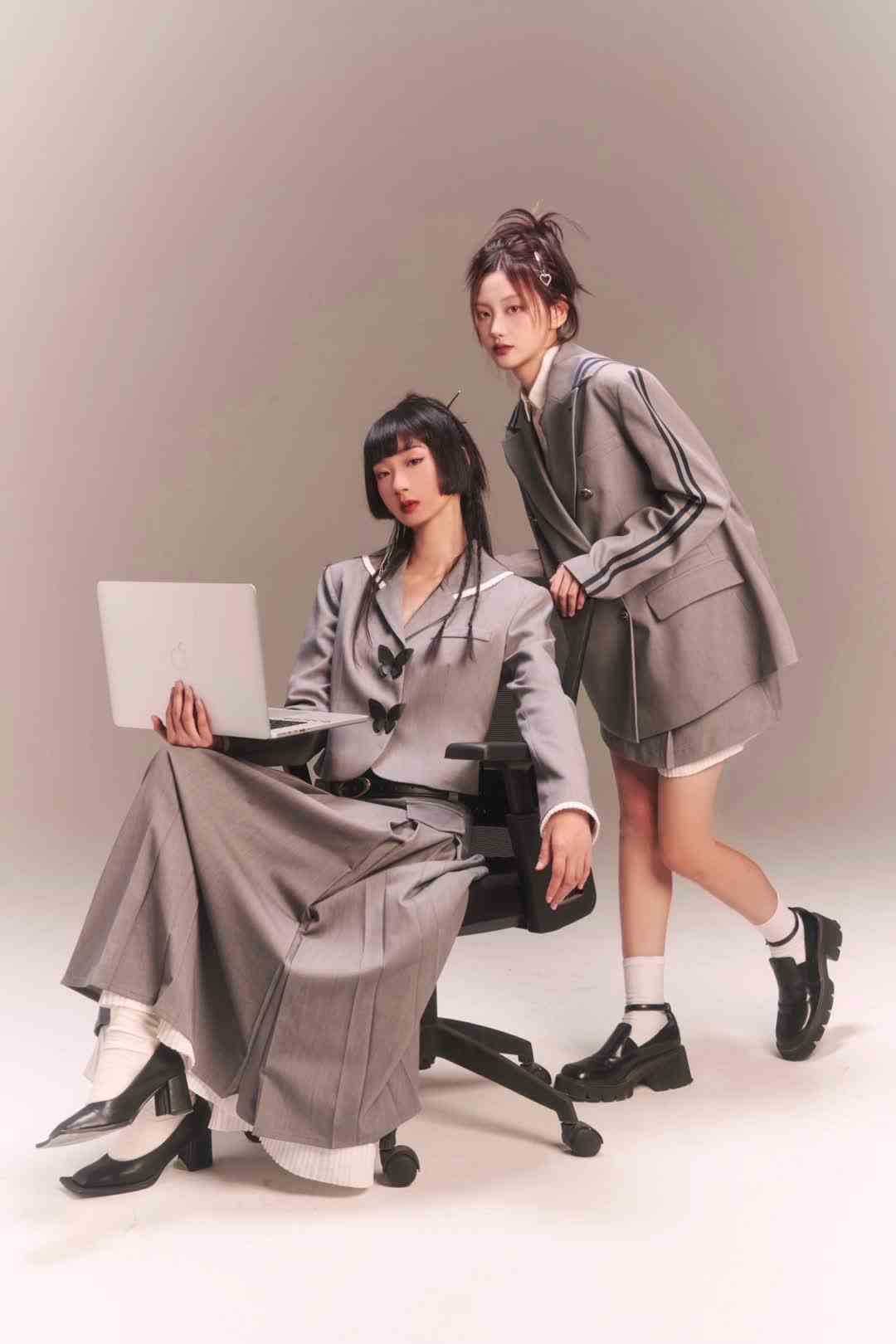 正儿八经的海报来啦#闪耀吧星探 