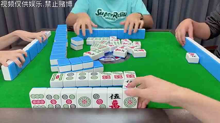 四川麻将：换三张，女士手儿乖一些，逮住,,川麻,,麻将麻将