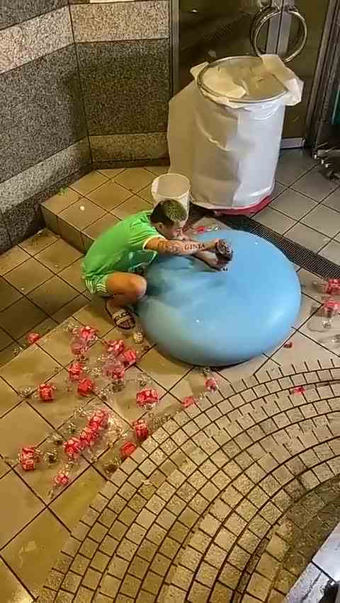 不好意思放跑出来了