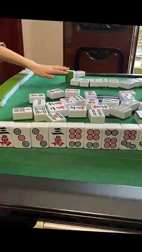 今天有点牛逼，很久没摸牌了手都发软,,有点上头,,又菜又爱玩系列