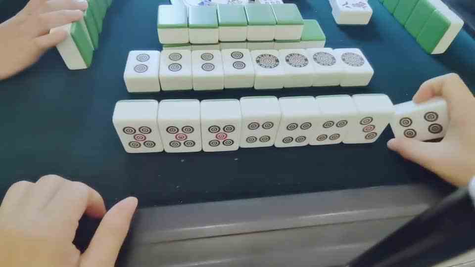 麻将：左右逢源，逢源左右，稳稳当当更胜一筹