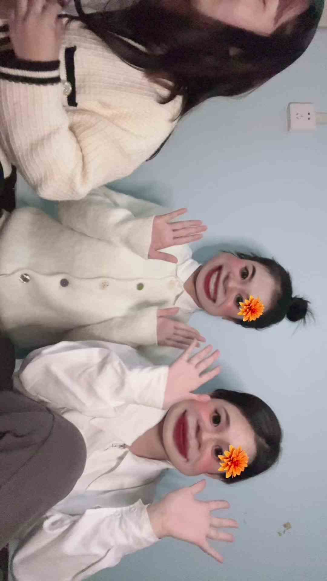 我和我的小伙伴来活动筋骨啦