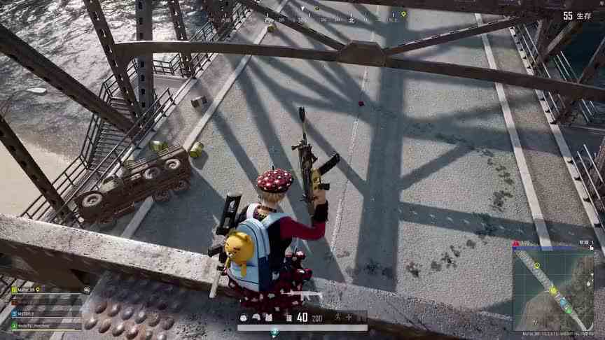 小贝吃鸡：村长！那小子连自己人都堵桥上了！