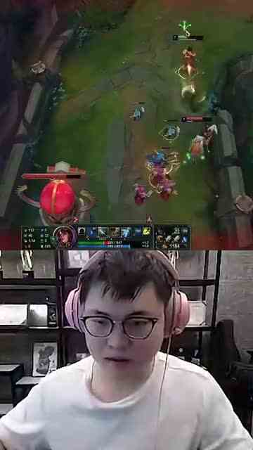 蓝少lol：Uzi的上单薇恩，1V2就是基本操作，叫打野有用吗？