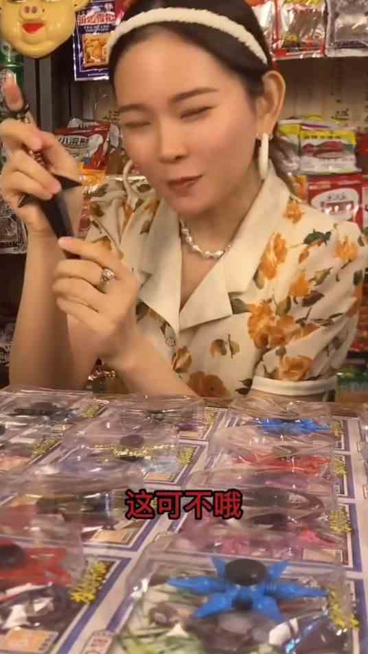 还记得小时候的童年小卖部吗？花光钱抽奖却啥也没抽中！