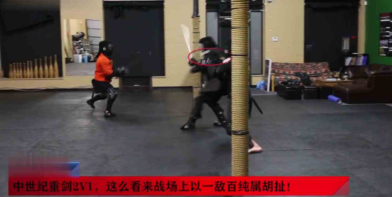 战场上以一敌百？纯属胡扯！看看1V2重剑对决你就知道了