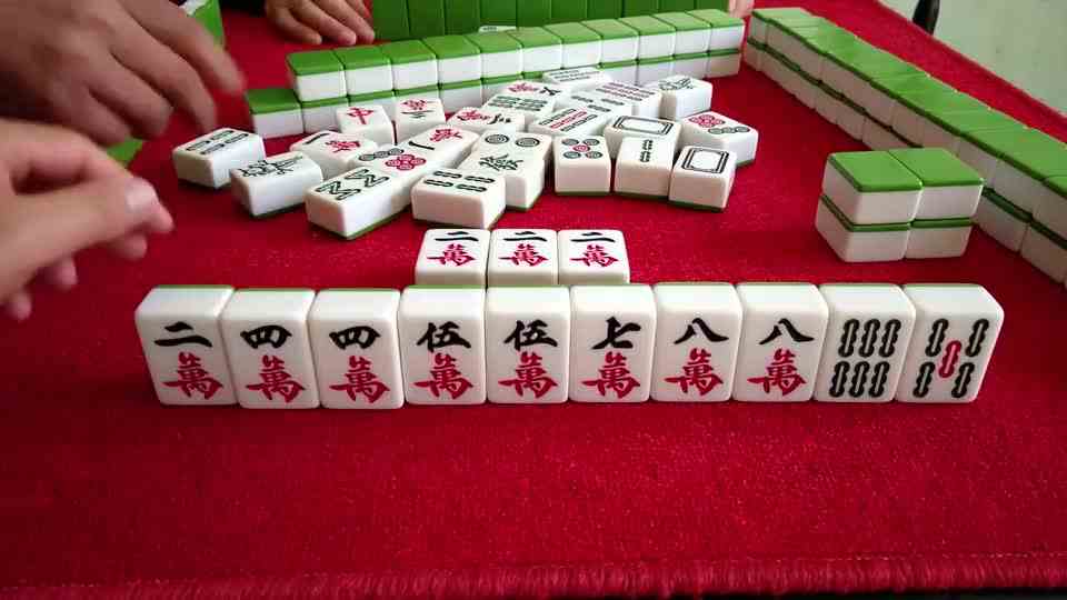 麻将：手气好就是不一样，小哥自摸卡三万拿下清一色