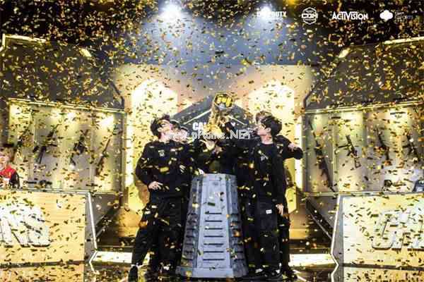 使命召唤手游大师赛S4赛季完美收官，重庆狼队4:0战胜情久夺首冠！