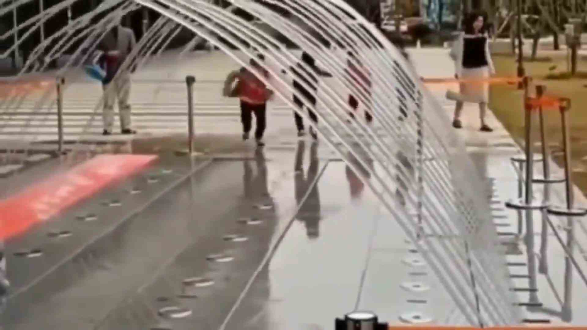 现实版中的打野带队团灭，太狠了！