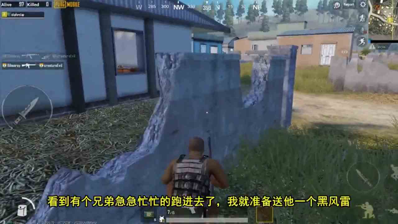 一把撬棍双杀，大神1V2调戏对手，网友：后悔救队友！