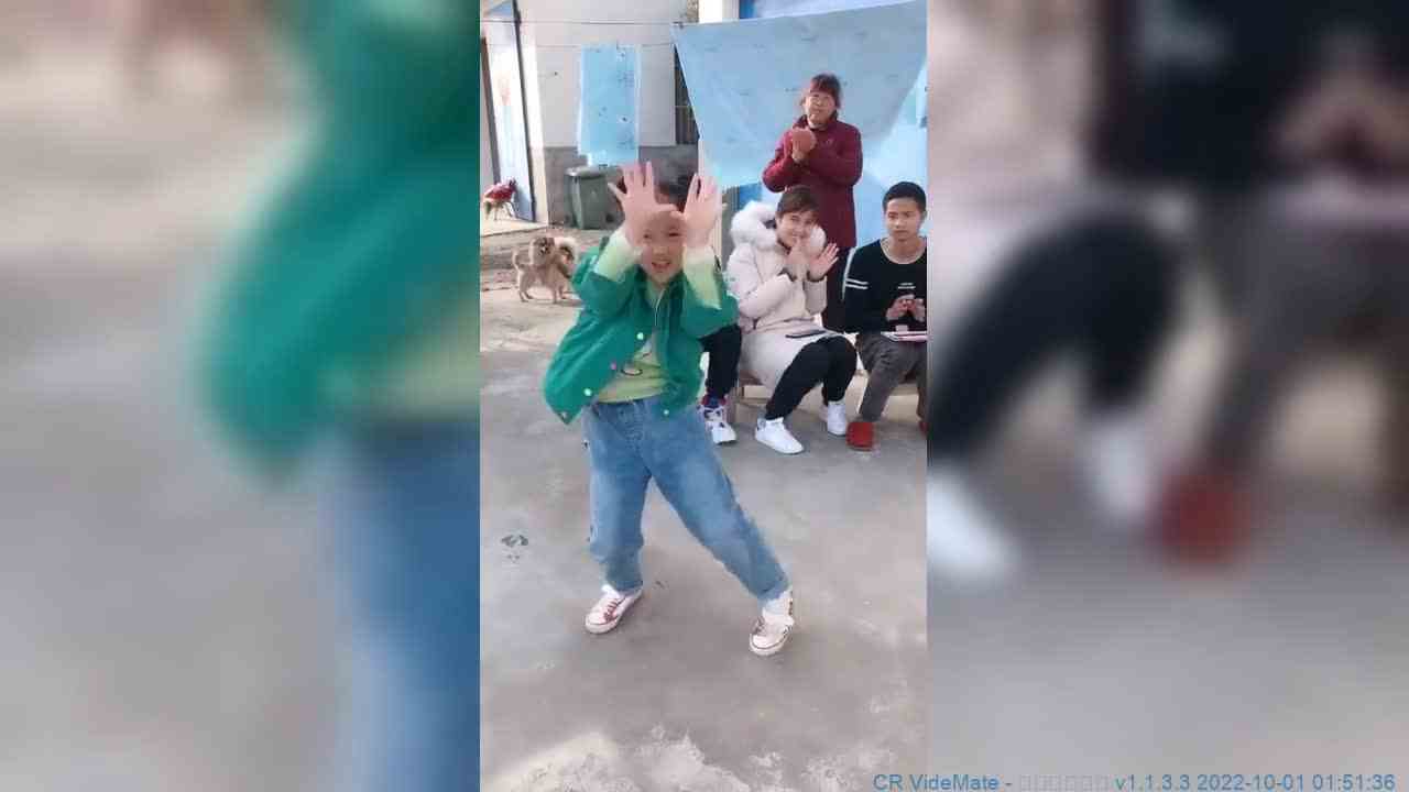 这拿不住的小表情，不知道后期会有多少人回模仿 