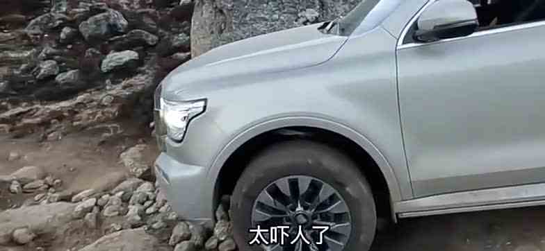 驾驶坦克500遭遇爆胎，晚上9点呼叫向导救援，巧克力这次玩大了