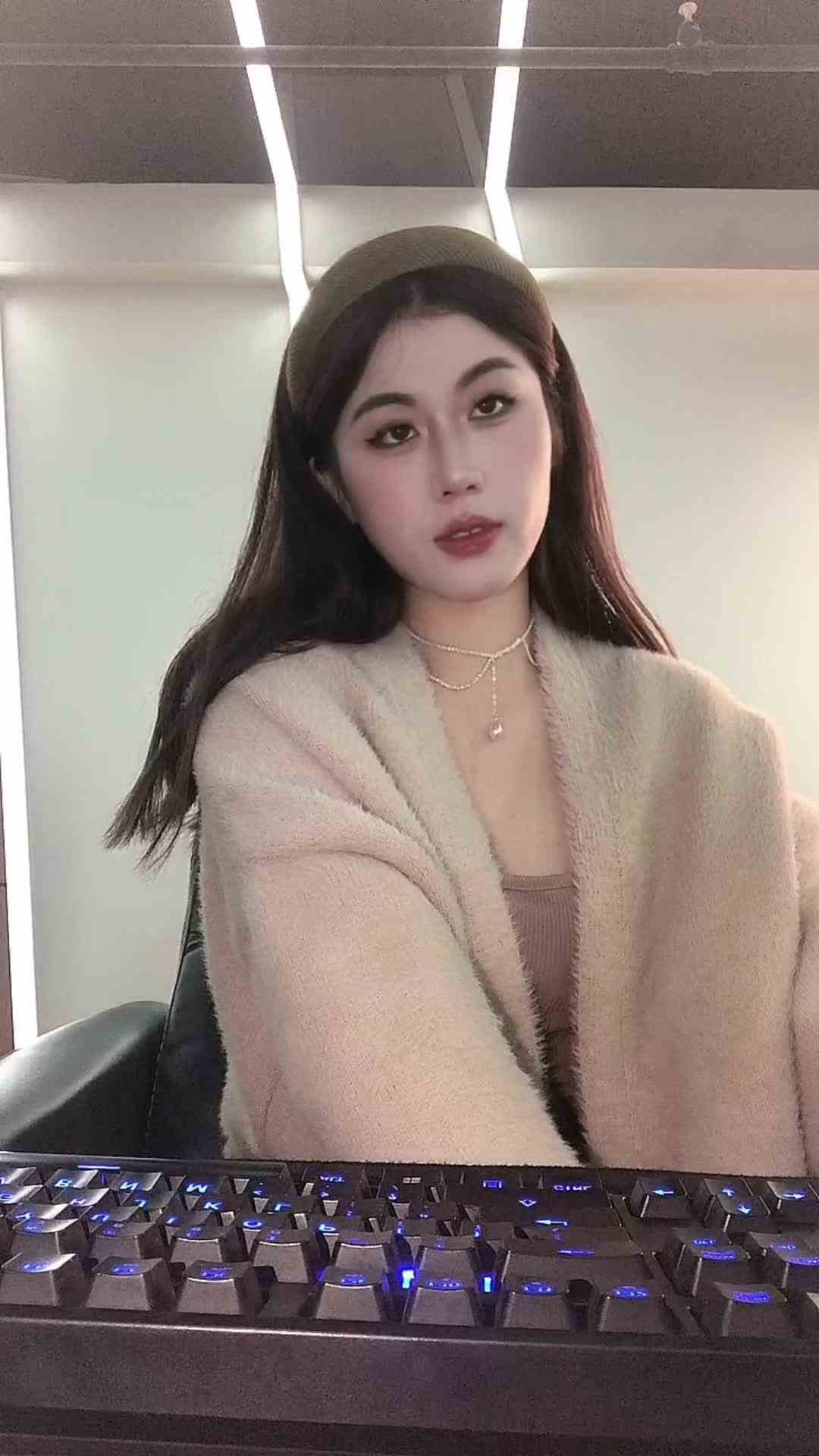 电竞网瘾少女一枚呀