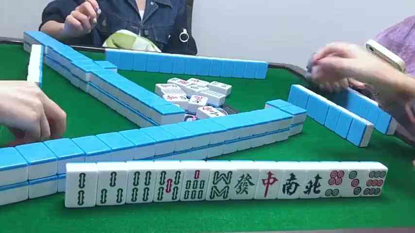 牌追着我上，运气好根本不用选择,小麻将解心宽,,麻将,,广东麻将