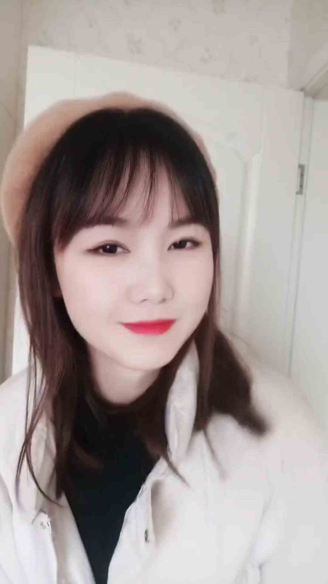 我手摆出手枪形状对你buibuibui时，你要装作中枪的样子对我说啊啊啊啊啊哦