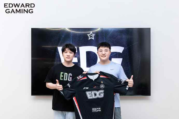 EDG官宣：与传奇选手简自豪Uzi签约成功 EDG.Uzi正式连接！