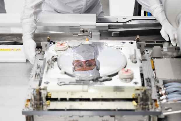 ASML官网显示：支持7nm高端DUV光刻机仍可出口