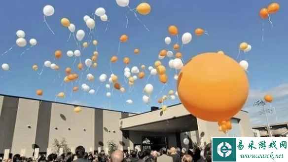 日本现气球葬礼：骨灰装气球送上高空 爆炸后自由散落